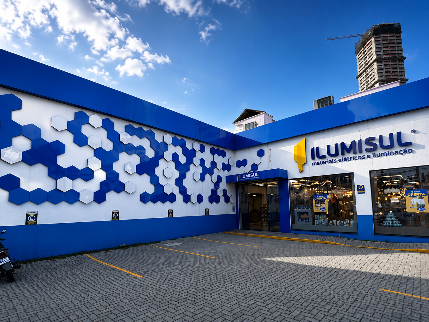 Fachada da loja Ilumisul em Balneário Camboriú
